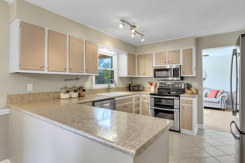 2038 Fox Run Road Burlington, NC 27215 - Photo 10 of 36 Gallery Image 10