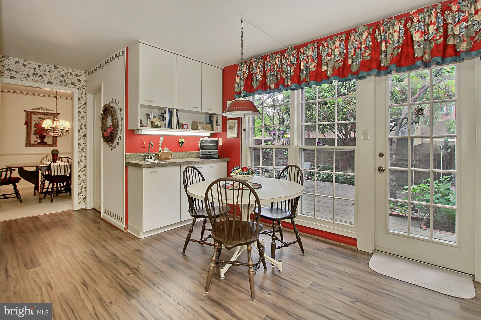 8330 Wickham Road Springfield, VA 22152 - Photo 19 of 41 Walkout from eat-in kitchen to enclosed yard