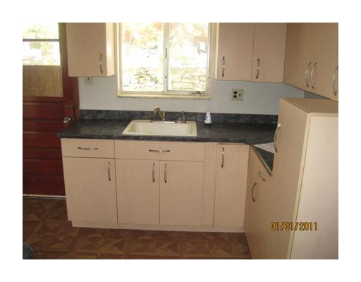 503 Fair Oaks Street McKees Rocks, PA 15136 - Photo 4 of 7 Kitchen.
