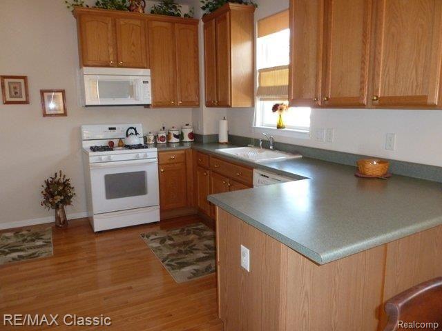 41654 Mitchell Road, Unit 52 Novi, MI 48377 - Photo 6 of 23 KITCHEN