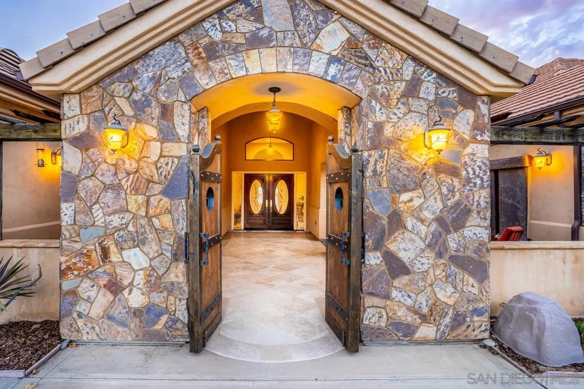 16072 Cross Fox Court Poway, CA 92064 - Photo 4 of 70