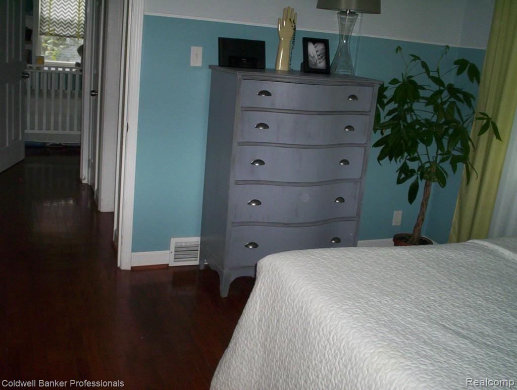 2662 Melvin Avenue Rochester, MI 48307 - Photo 10 of 14 Bedroom 1 view 2.jpg