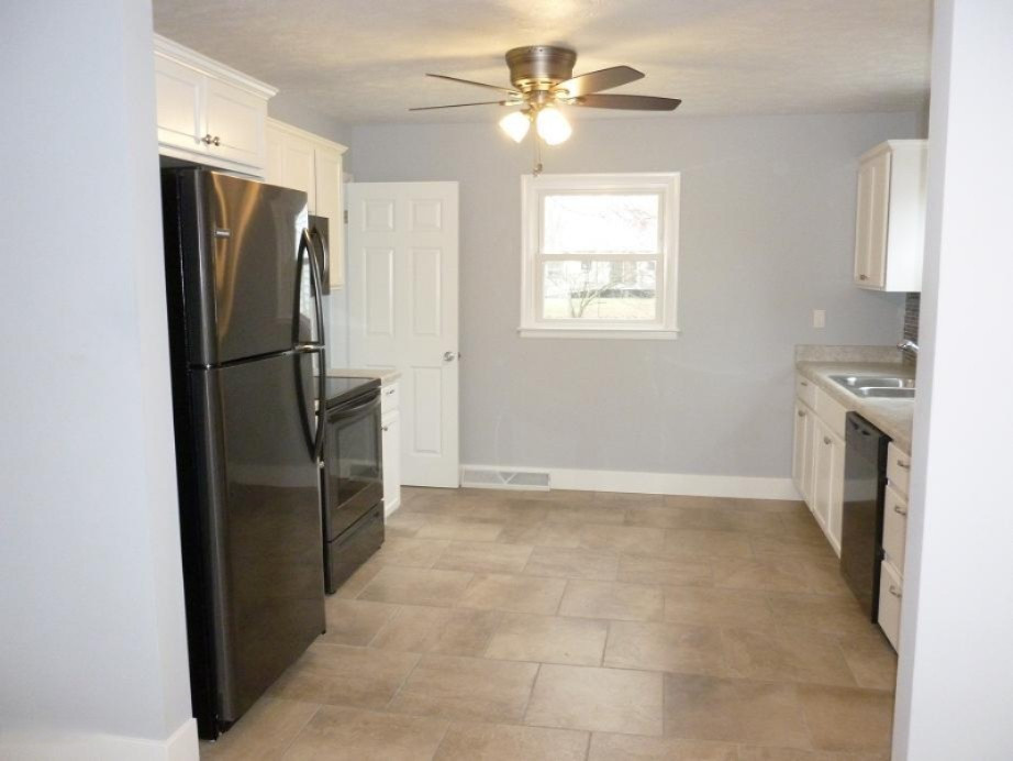 2818 Random Road Kalamazoo, MI 49004 - Photo 5 of 15 RANDOM FULL KITCHEN