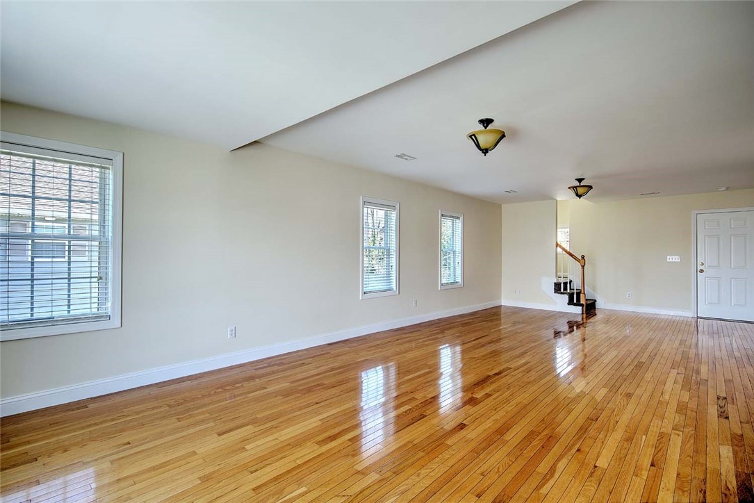 31 Garfield Avenue Bristol, RI 02809 - Photo 19 of 33 2nd floor