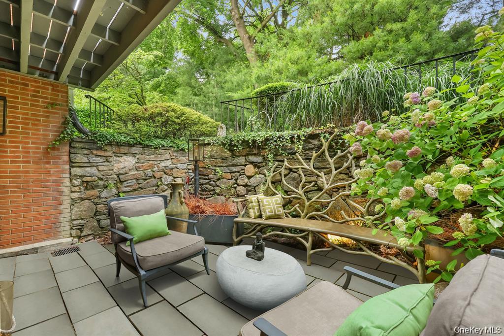 1054 Boston Post Road Rye, NY 10580 - Photo 9 of 22