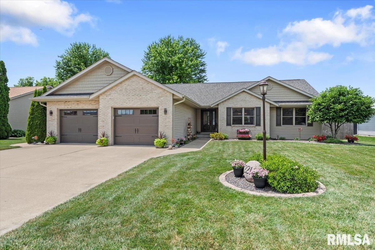 221 Huntington Road Chatham, IL 62629 - Photo 1 of 44 Gallery Image 1