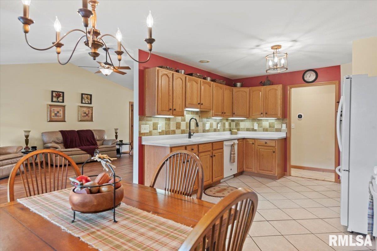 221 Huntington Road Chatham, IL 62629 - Photo 16 of 44 Gallery Image 16