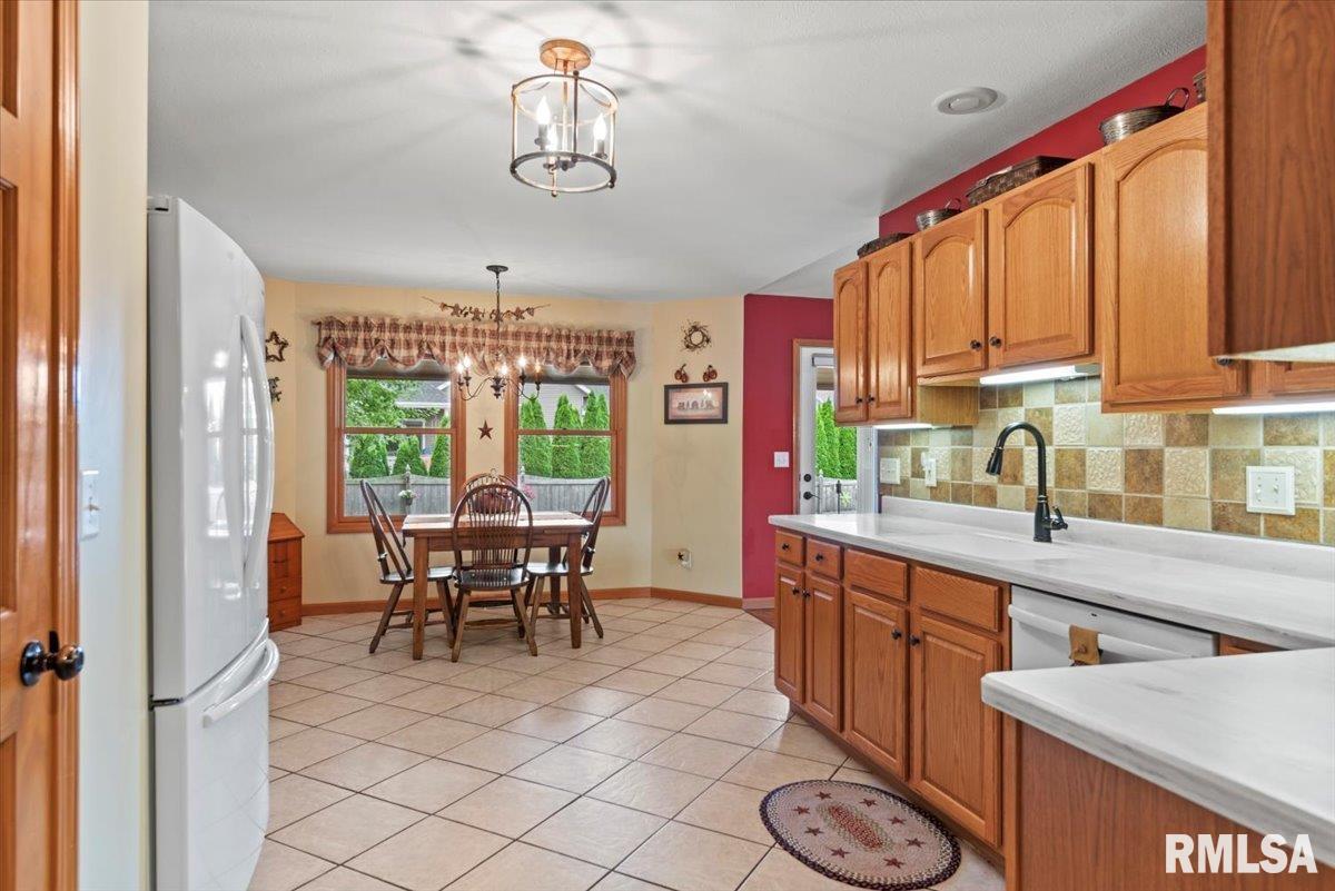 221 Huntington Road Chatham, IL 62629 - Photo 17 of 44 Gallery Image 17