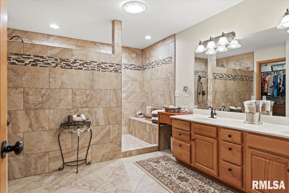 221 Huntington Road Chatham, IL 62629 - Photo 23 of 44 Gallery Image 23
