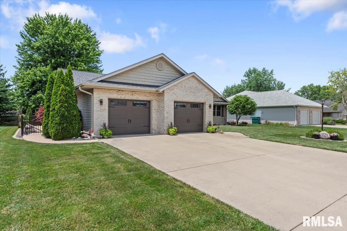 221 Huntington Road Chatham, IL 62629 - Photo 3 of 44 Gallery Image 3