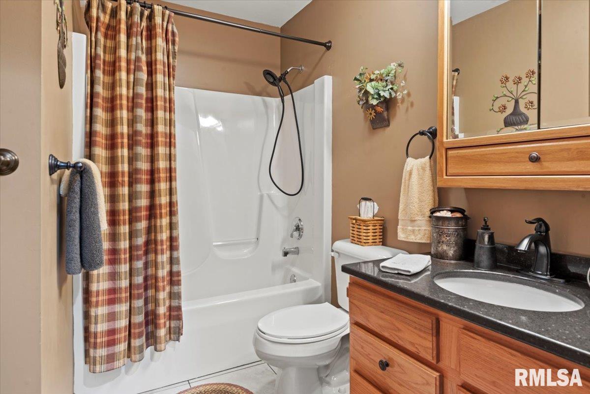 221 Huntington Road Chatham, IL 62629 - Photo 32 of 44 Gallery Image 32