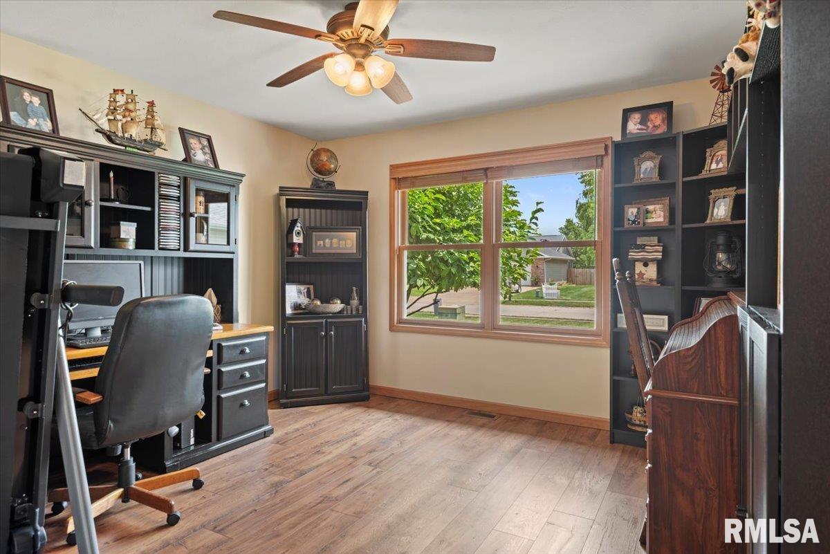 221 Huntington Road Chatham, IL 62629 - Photo 33 of 44 Gallery Image 33