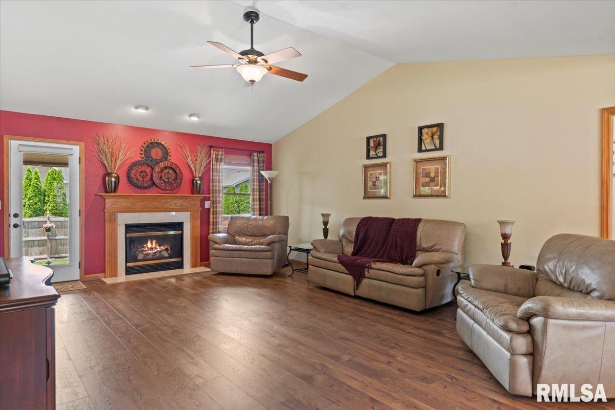 221 Huntington Road Chatham, IL 62629 - Photo 6 of 44 Gallery Image 6