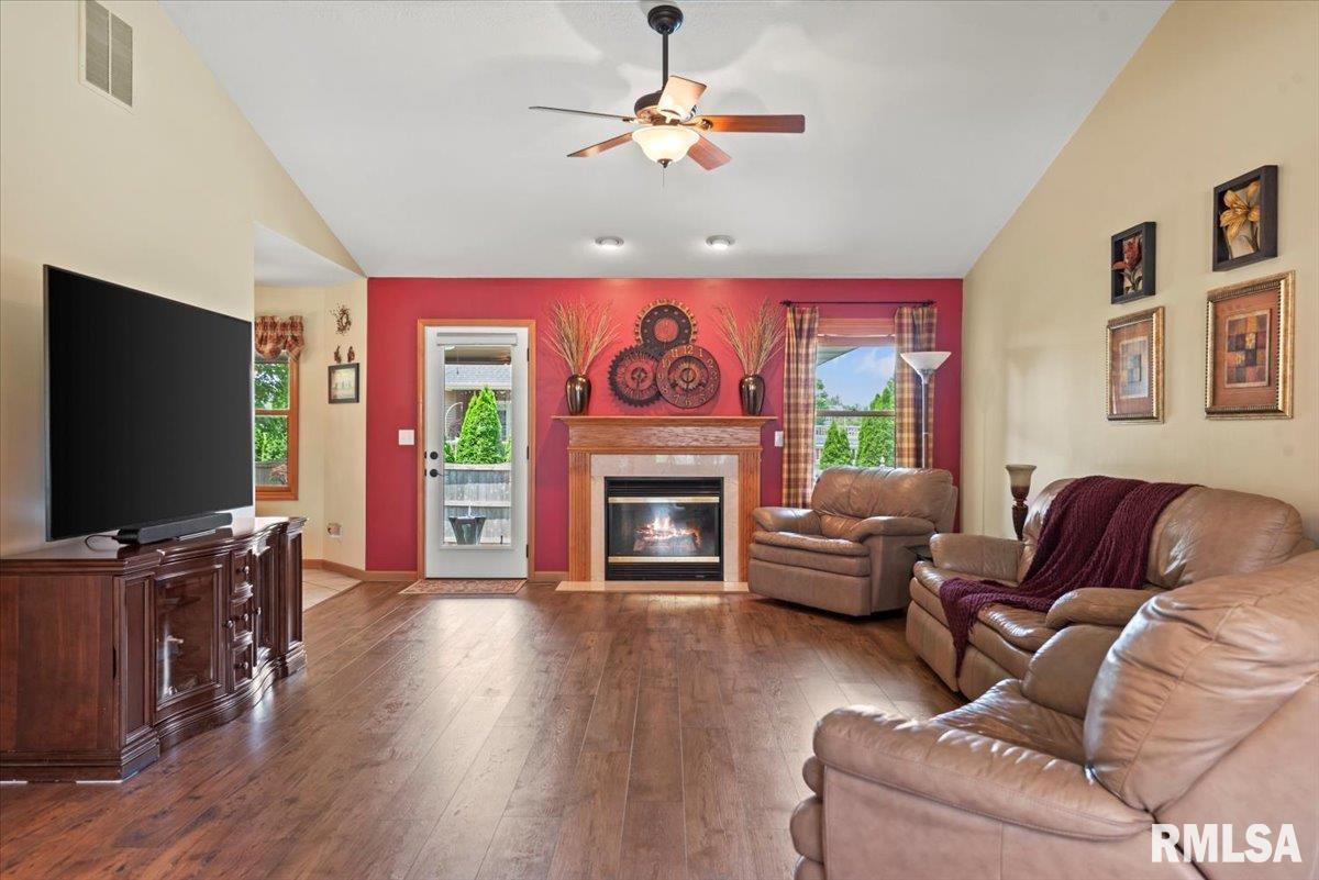 221 Huntington Road Chatham, IL 62629 - Photo 7 of 44 Gallery Image 7