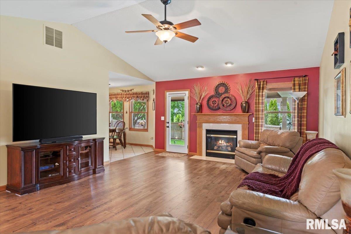 221 Huntington Road Chatham, IL 62629 - Photo 8 of 44 Gallery Image 8