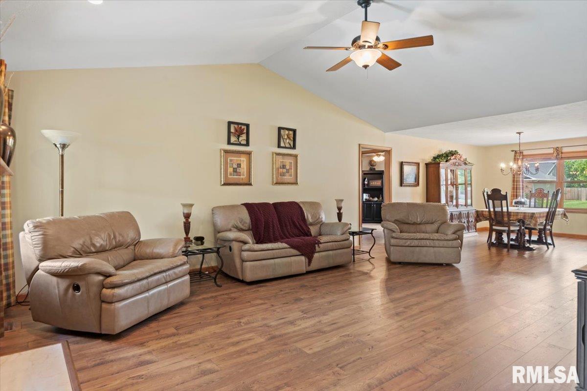 221 Huntington Road Chatham, IL 62629 - Photo 10 of 44 Gallery Image 10