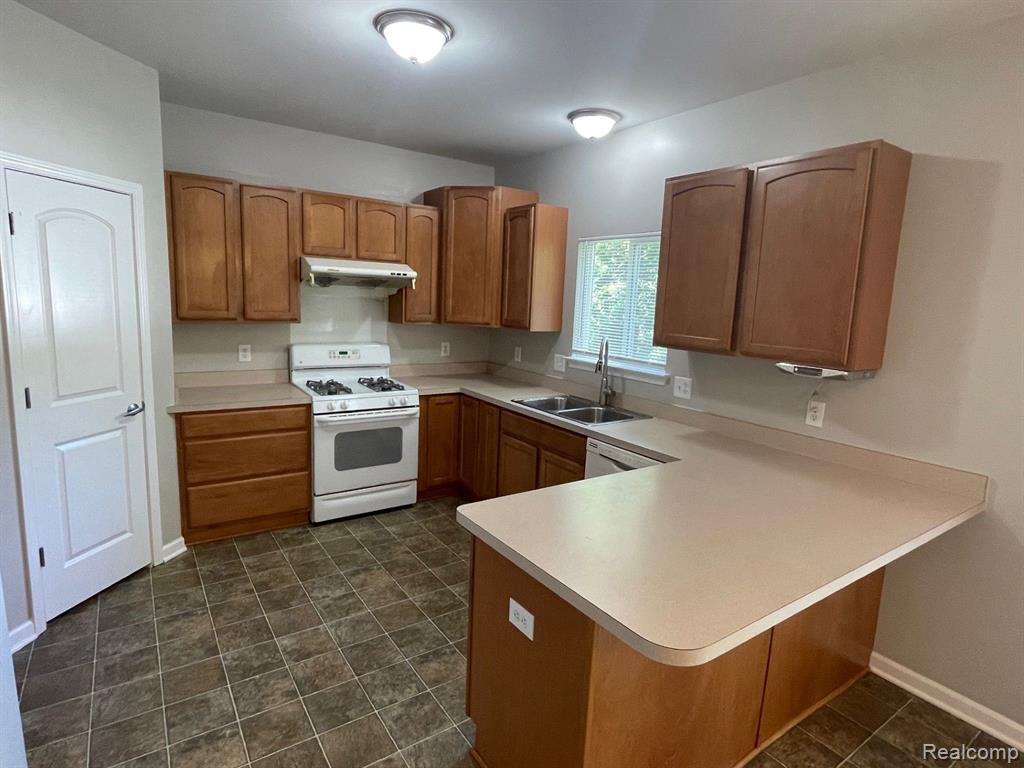 2720 Eastern Avenue Rochester Hills, MI 48307 - Photo 11 of 26