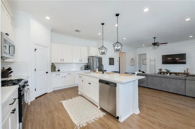 $369,900 | 6344 Spartan Drive, College Station, TX 77845