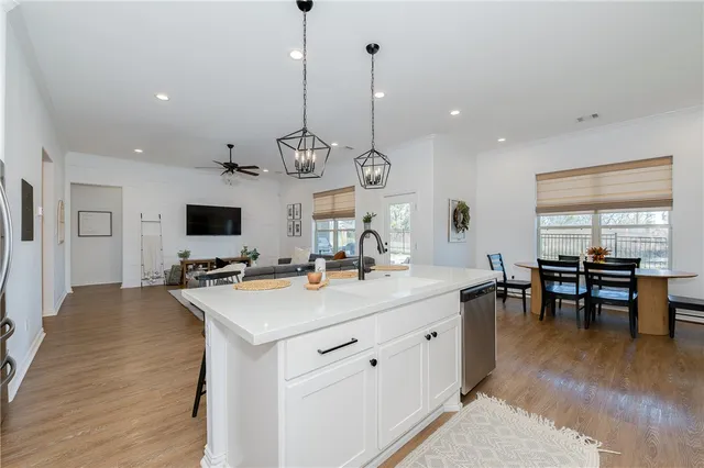 $369,900 | 6344 Spartan Drive, College Station, TX 77845