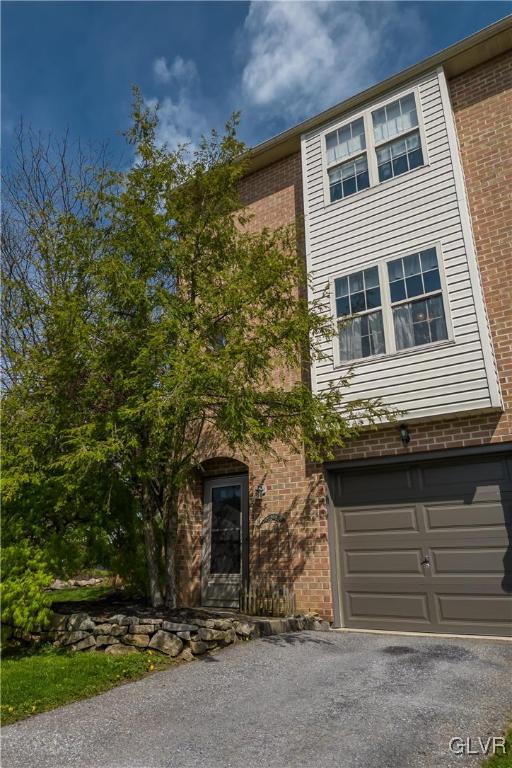 308 Ridgeview Drive Alburtis, PA 18011 - Photo 5 of 35 Gallery Image 5