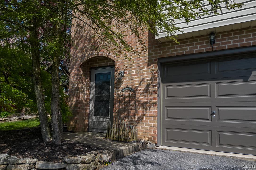 308 Ridgeview Drive Alburtis, PA 18011 - Photo 6 of 35 Shaded Entry