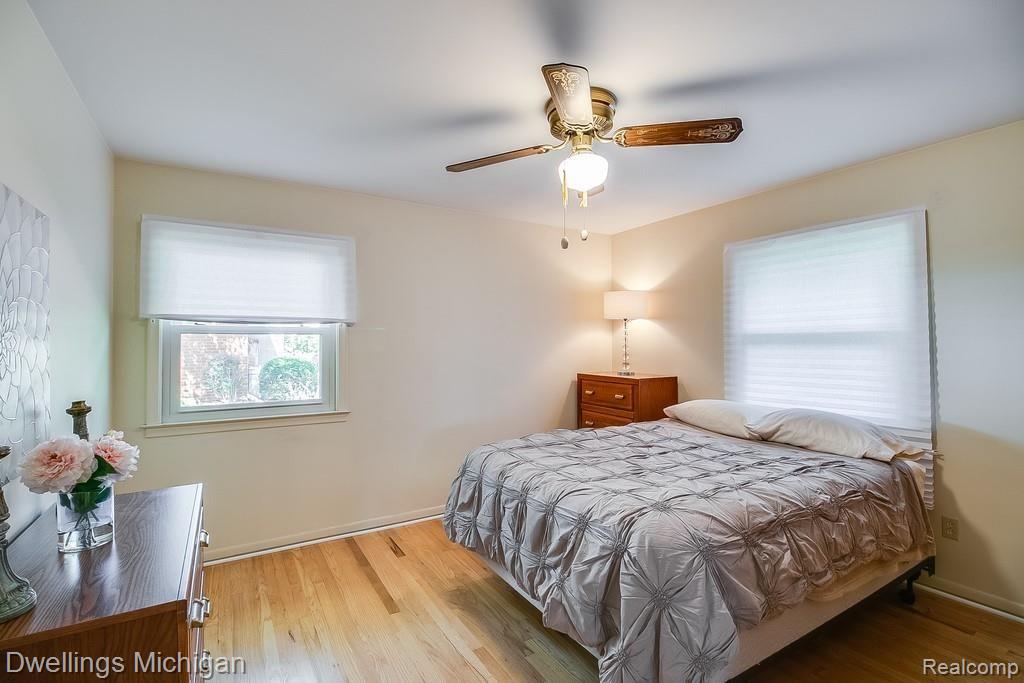 32205 Baintree Road Farmington, MI 48334 - Photo 26 of 33 Large Master Bedroom