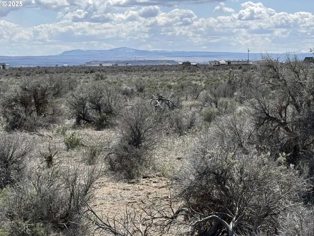 a view of an outdoor space and a city view