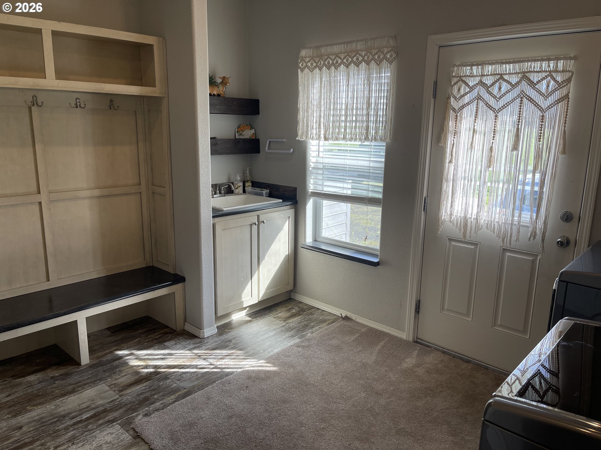 6404 Lookingglass Road Roseburg, OR 97471 - Photo 28 of 48 Laundry