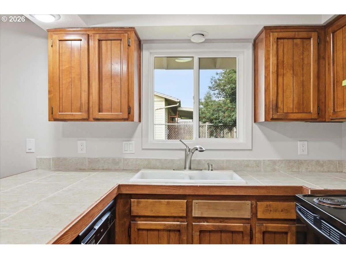 545 Baldwin Avenue Northeast Salem, OR 97301 - Photo 11 of 29 a kitchen with a window a sink and a counter top space