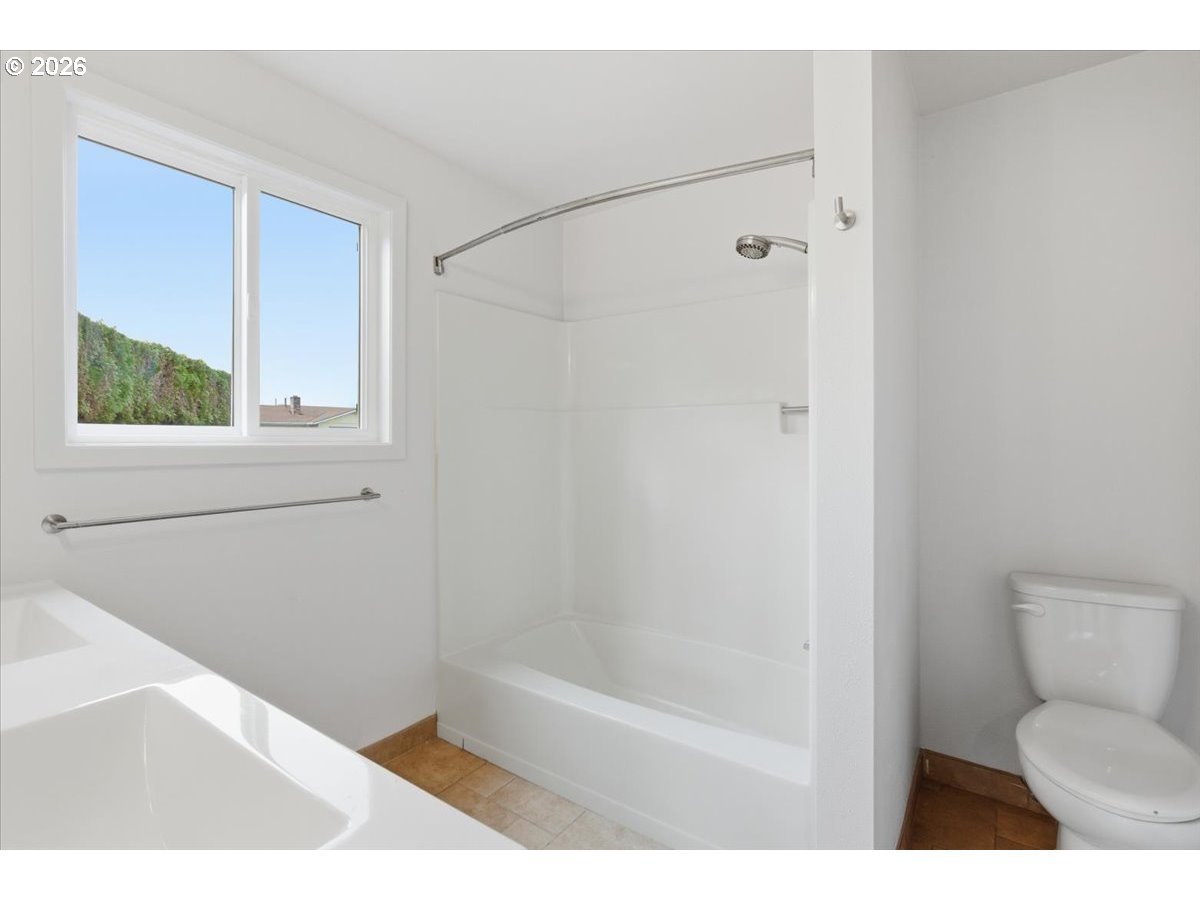 545 Baldwin Avenue Northeast Salem, OR 97301 - Photo 15 of 29 a bathroom with a toilet and a shower