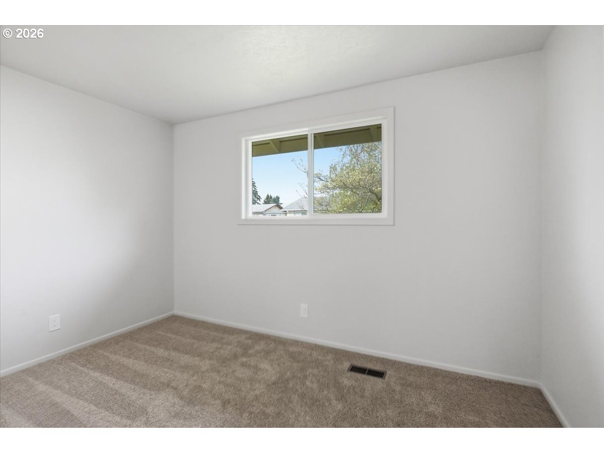 545 Baldwin Avenue Northeast Salem, OR 97301 - Photo 16 of 29 a view of an empty room with a window
