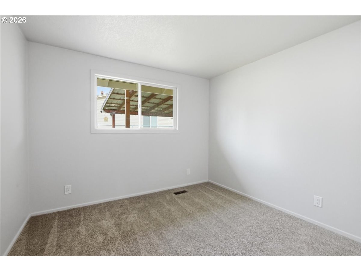 545 Baldwin Avenue Northeast Salem, OR 97301 - Photo 17 of 29 a view of an empty room with a window