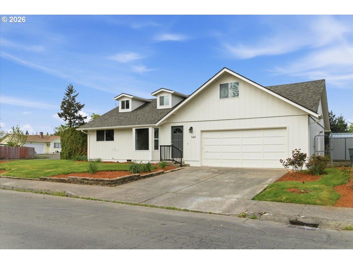 545 Baldwin Avenue Northeast Salem, OR 97301 - Photo 2 of 29 a front view of a house with a yard and garage