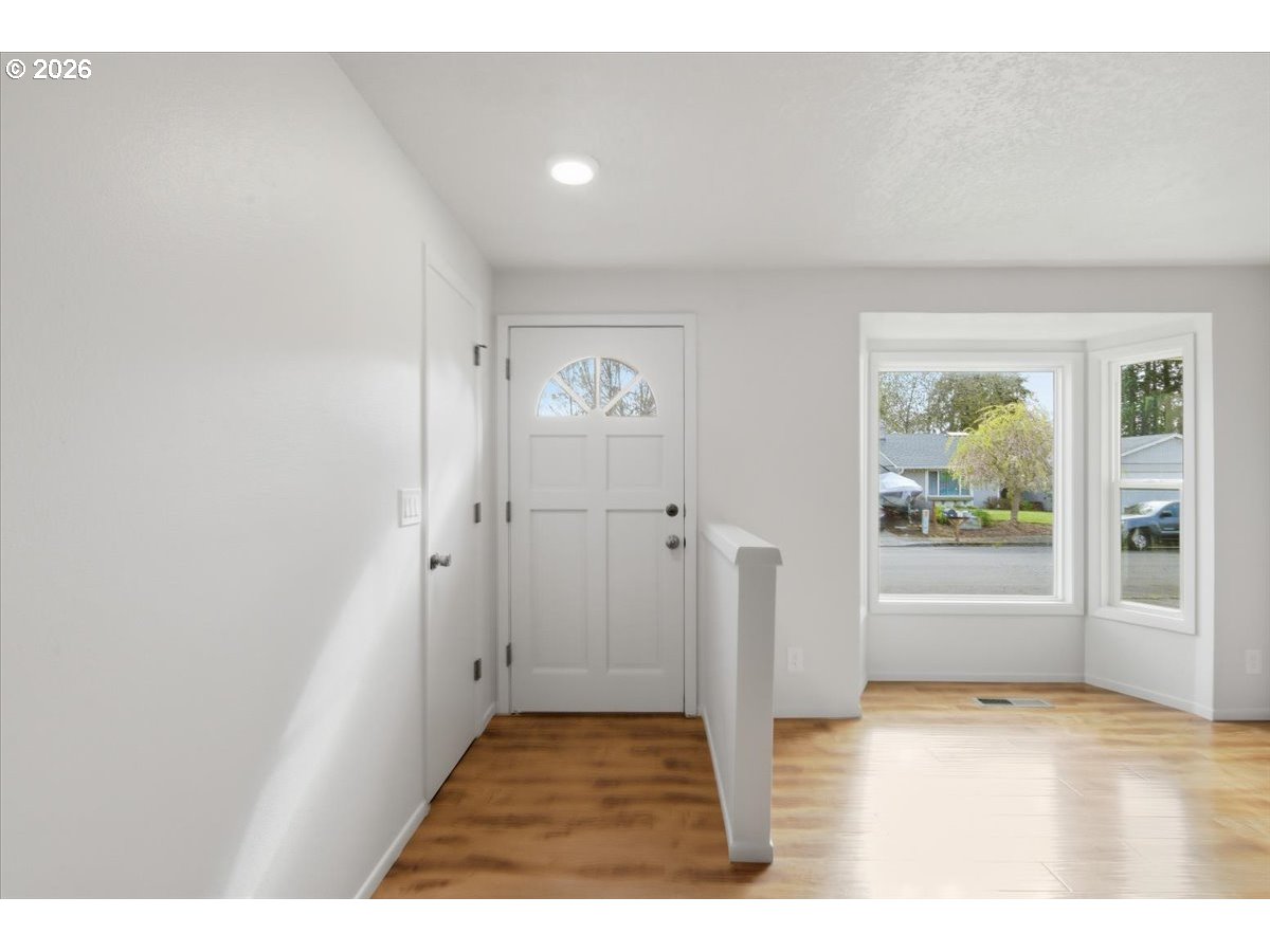 545 Baldwin Avenue Northeast Salem, OR 97301 - Photo 5 of 29 a view interior of the house
