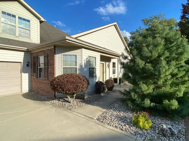 $359,900 | 2804 Beauty Creek Run, Valparaiso, IN 46385