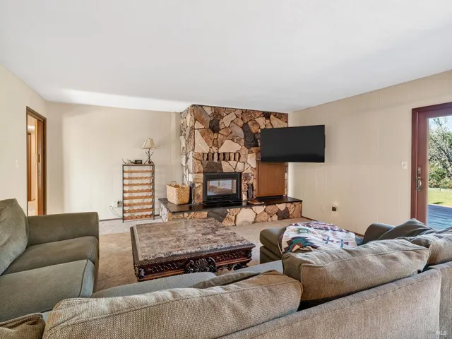 $806,000 | 1790 Deerwood Drive, Ukiah, CA 95482