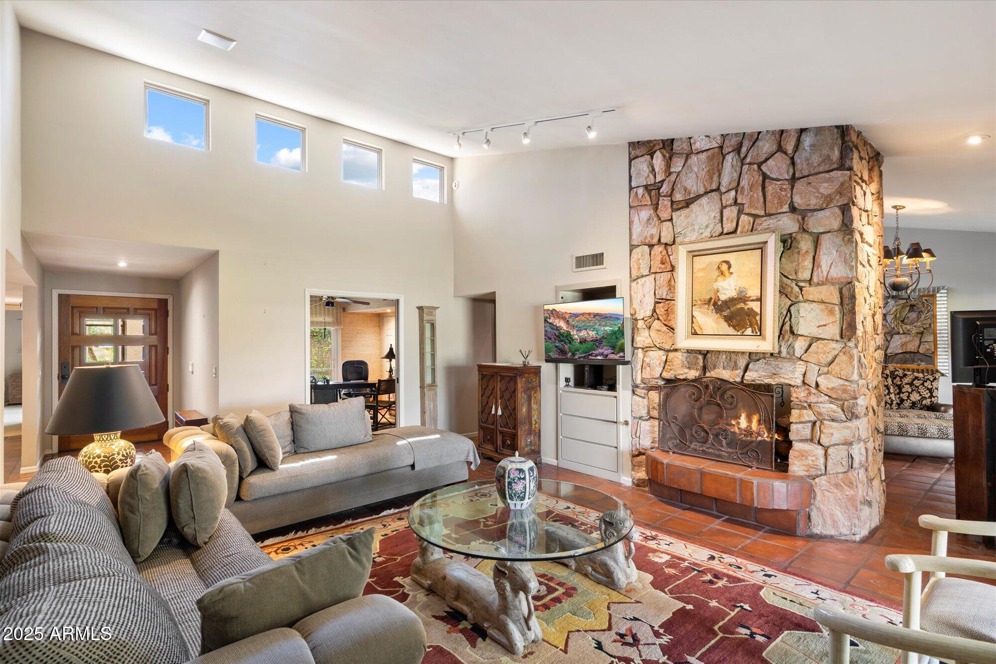 7746 East Bisbee Road Scottsdale, AZ 85258 - Photo 13 of 26 Living Room