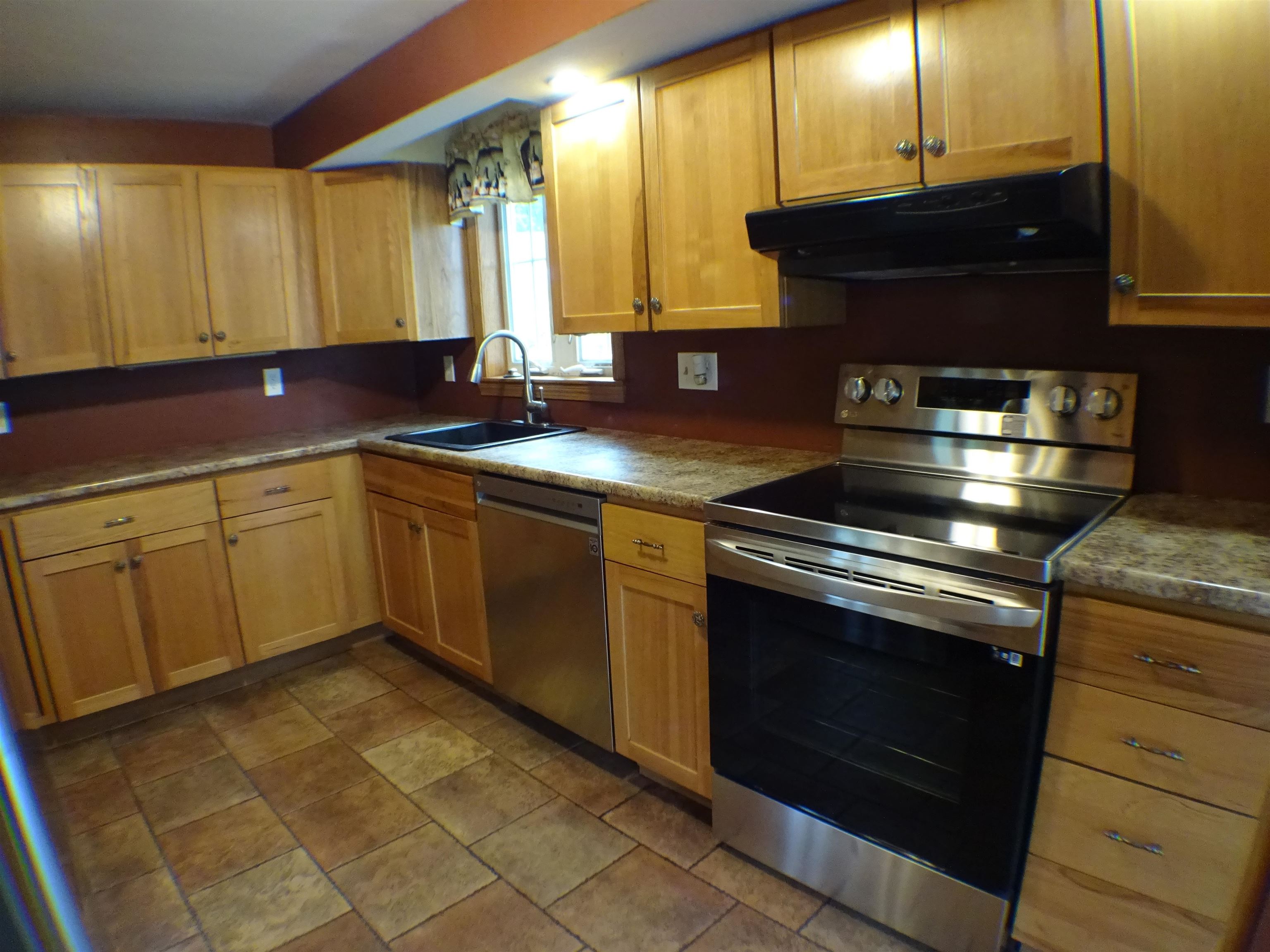 14 Brian Avenue, Unit R Derry, NH 03038 - Photo 3 of 13