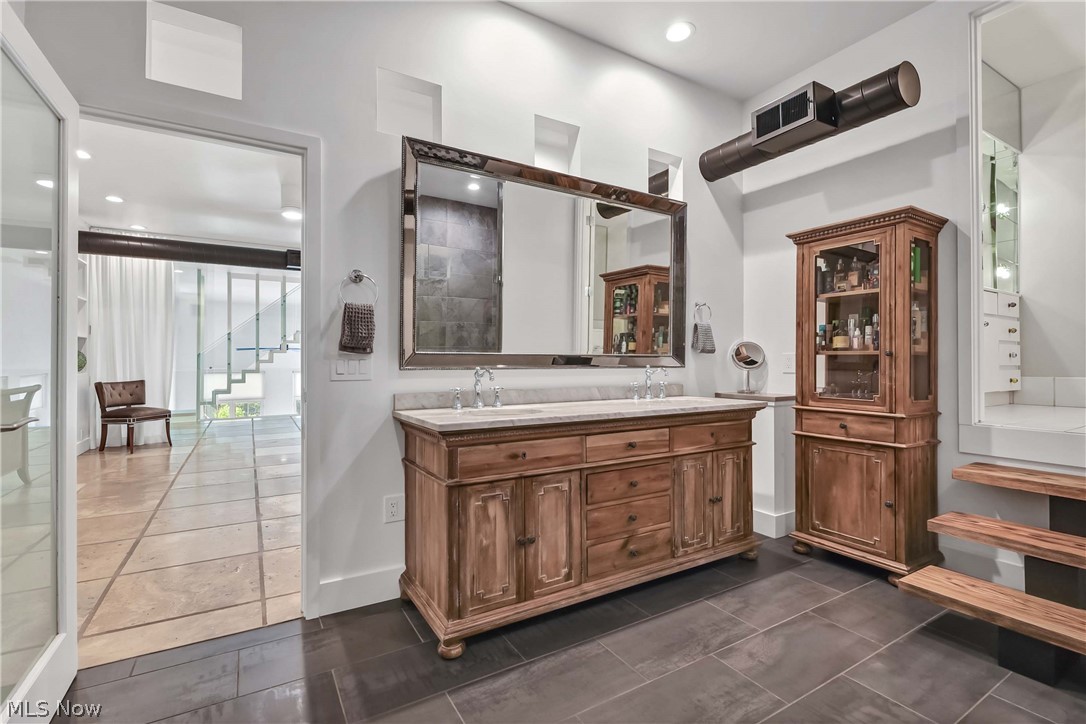 2043 Random Road, Unit 303 Cleveland, OH 44106 - Photo 28 of 50 Gallery Image 28