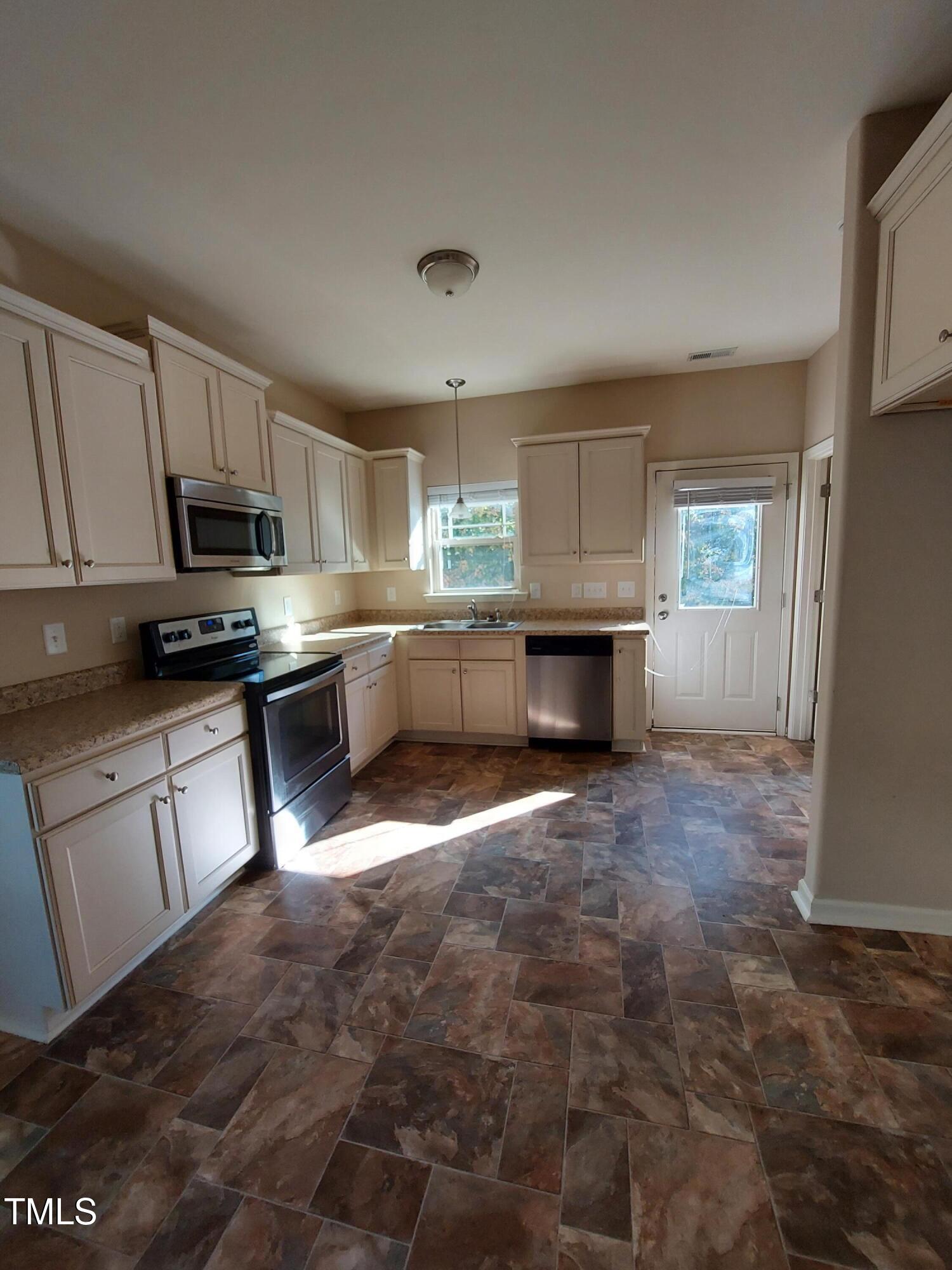 6432 Hatchies Drive Raleigh, NC 27610 - Photo 8 of 25 20241025_153637