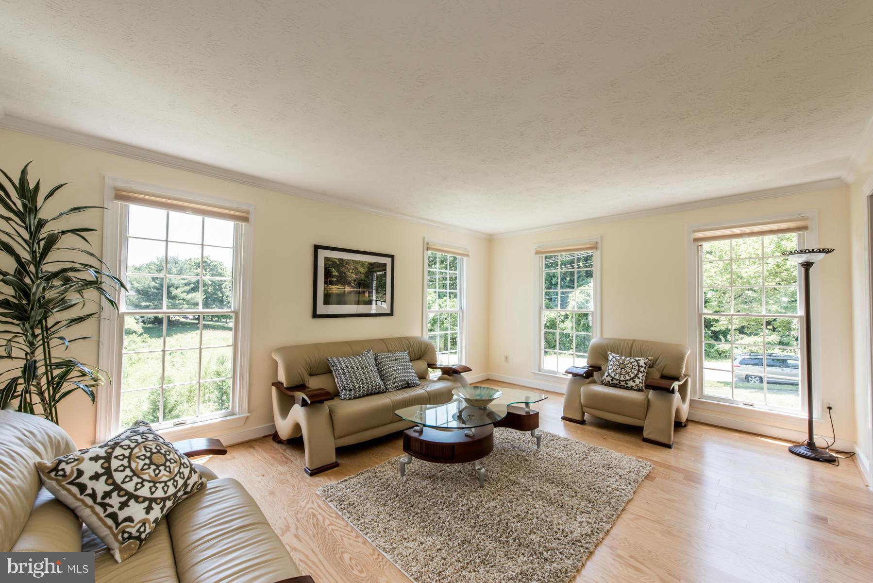 10374 Stansfield Road Laurel, MD 20723 - Photo 9 of 30 Living Room