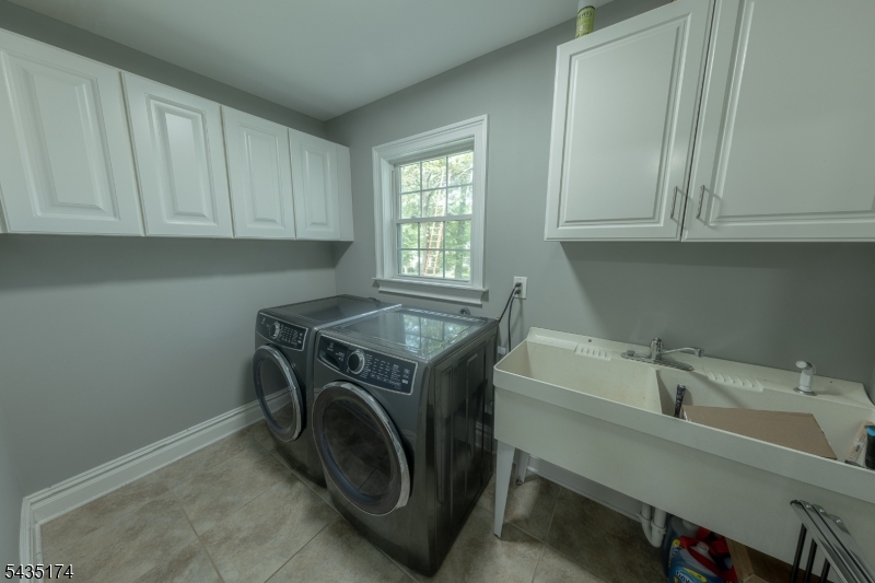 27 Burlington Road Berkeley Heights, NJ 07974 - Photo 32 of 35