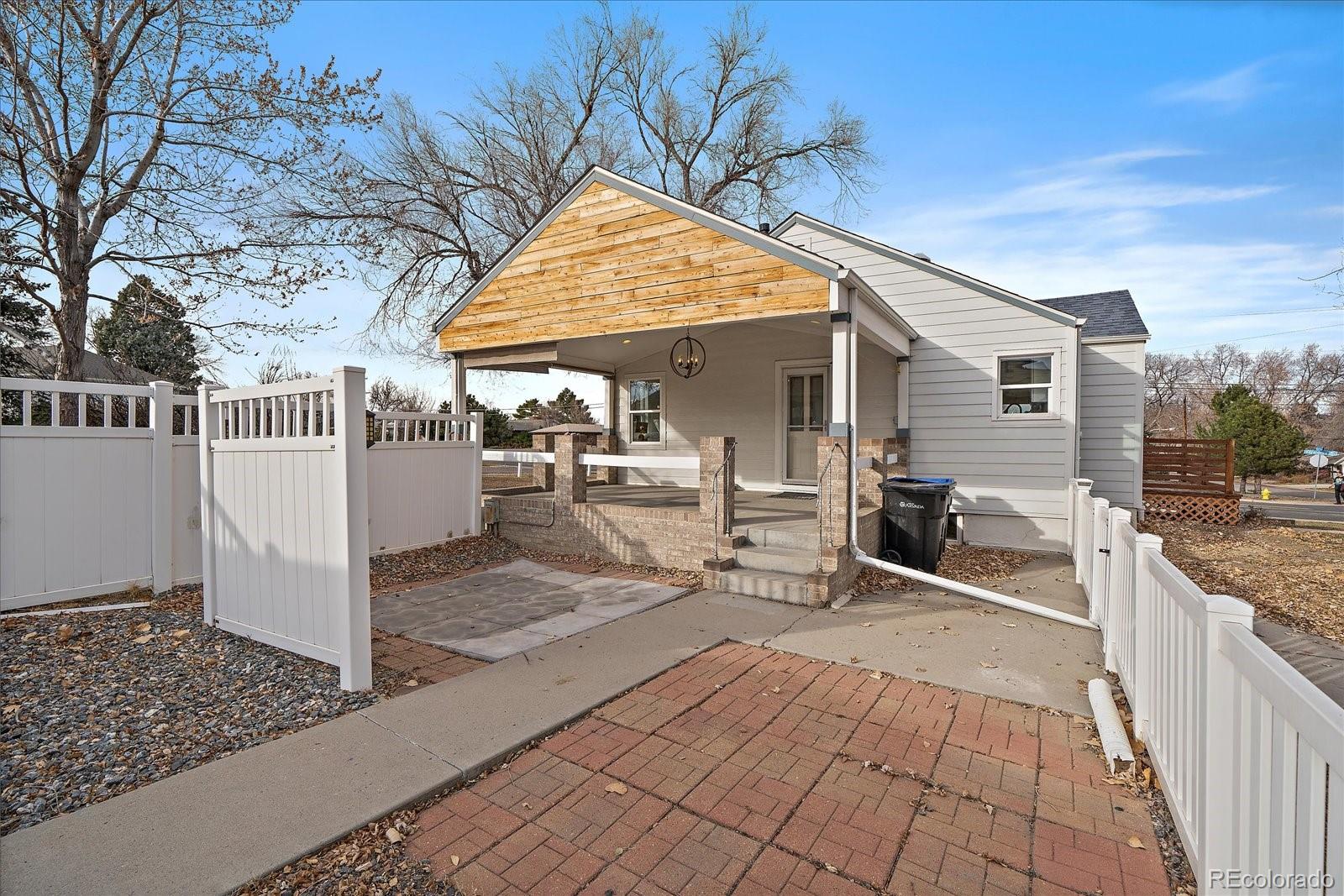9200 Grandview Avenue Arvada, CO 80002 - Photo 33 of 45 a view of a terrace with chairs