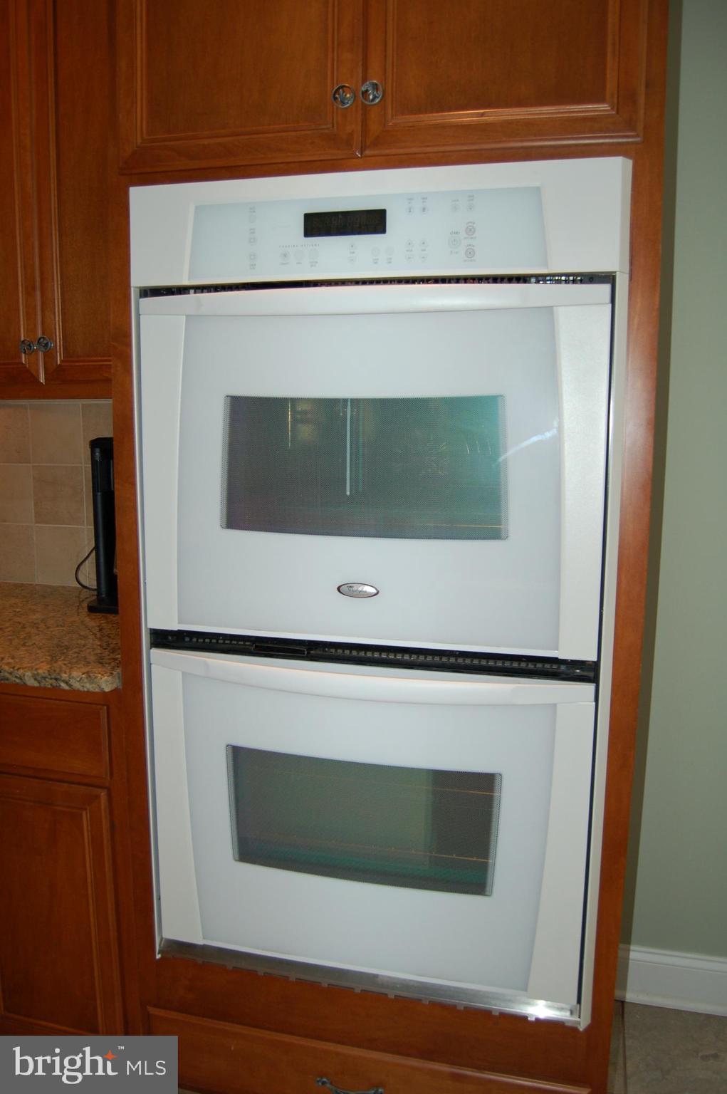 241 Stoyer Road Coatesville, PA 19320 - Photo 14 of 57 Good size, easy-access double ovens