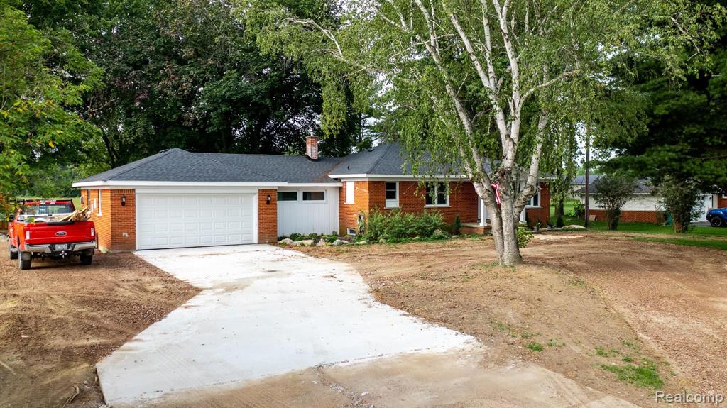 10045 Division Road Casco, MI 48064 - Photo 4 of 36