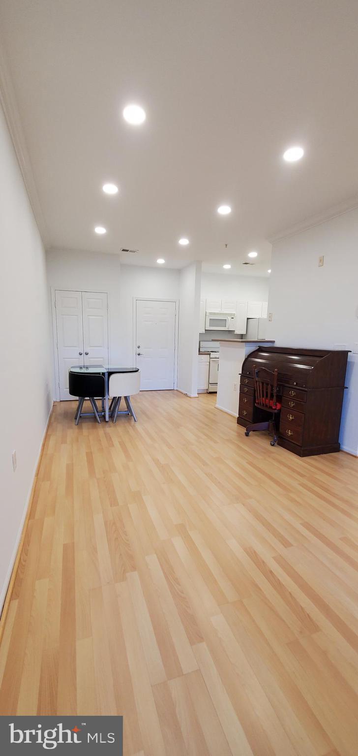 11800 Old Georgetown Road, Unit 1103 Rockville, MD 20852 - Photo 16 of 29 a large room with a bed and a couch