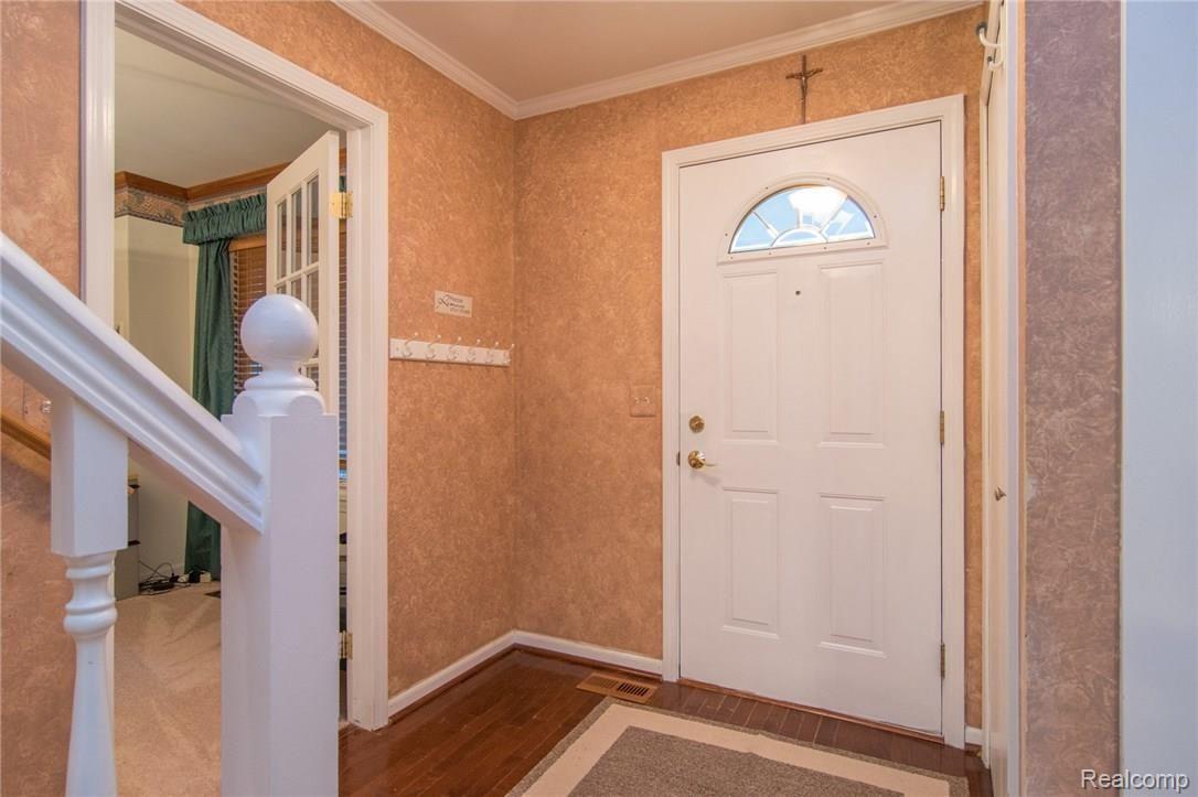 1479 Deerhurst Lane Rochester, MI 48307 - Photo 3 of 39 DSC_0357.jpg