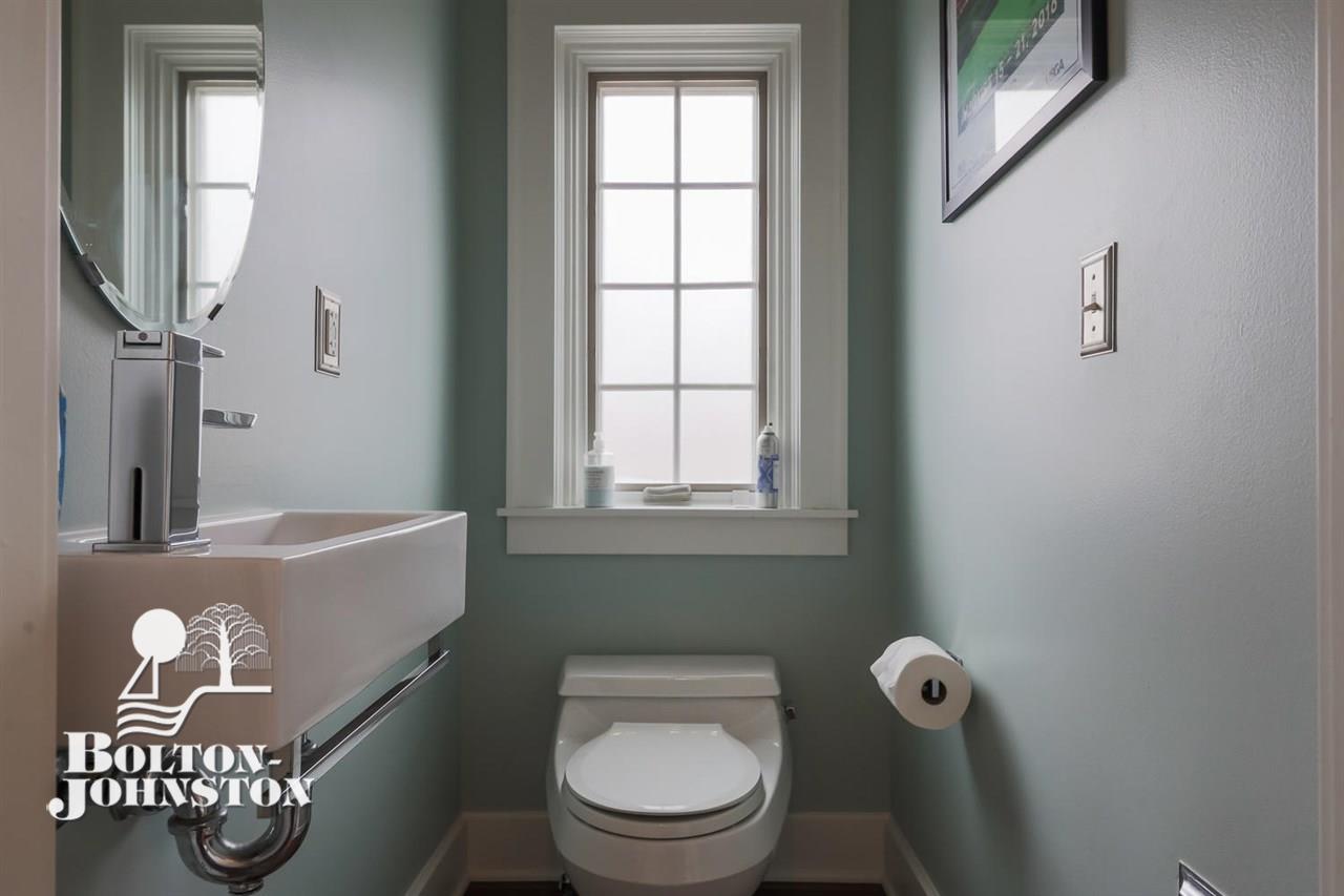 278 Moran Road Grosse Pointe, MI 48236 - Photo 18 of 31 1st Floor Half Bath