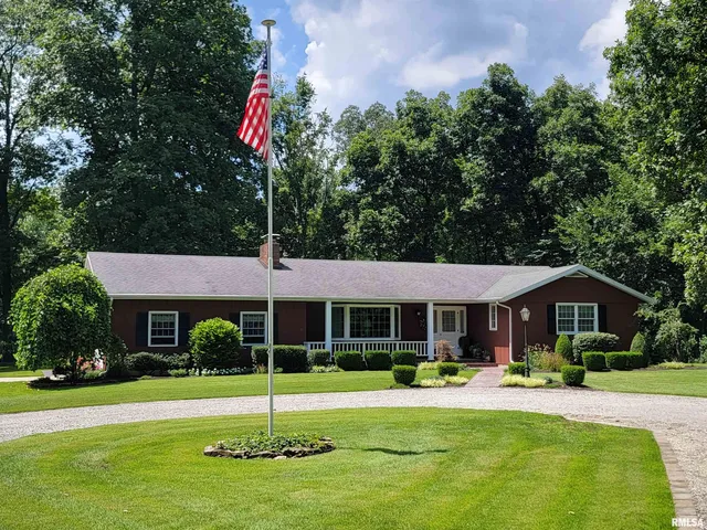 $449,000 | 2753 North Stanford Road, Flora, IL 62839