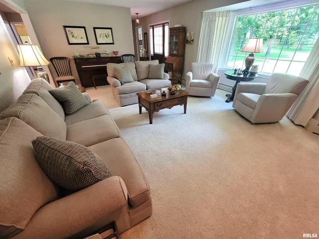 $449,000 | 2753 North Stanford Road, Flora, IL 62839